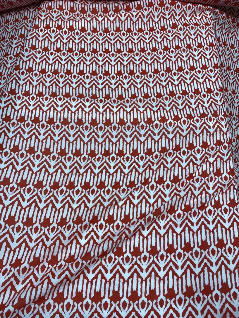 Kırmızı-Beyaz Tribal Desenli