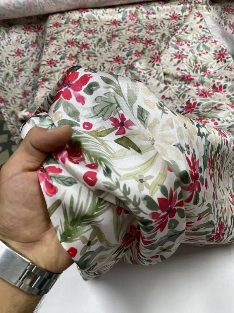 Romantik Bahar Çiçekleri Saten Kumaş