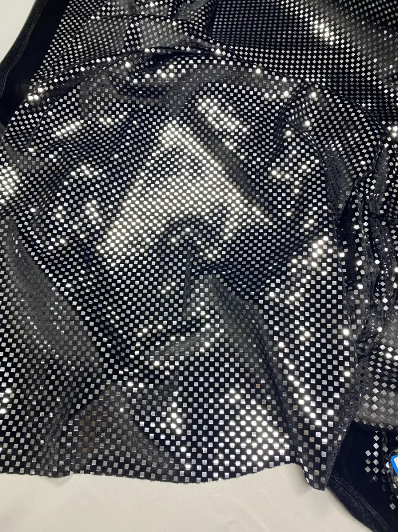 Siyah Aynalı Kare Desen Kadife